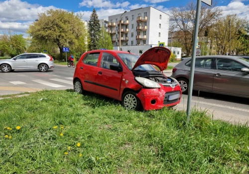 Zderzenie dwóch samochodów na skrzyżowaniu w Lublinie. Na miejscu pracują służby