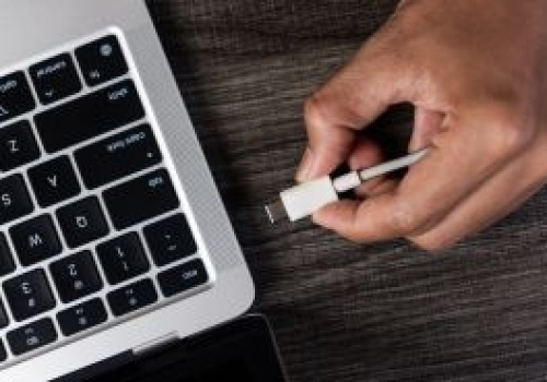 To będzie rewolucja w ładowaniu laptopów. Nowe zasady wchodzą w życie