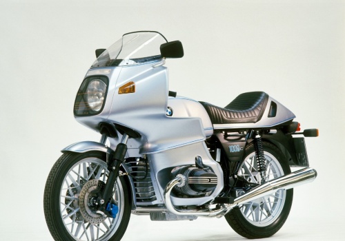Od BMW R 100 RS do R 1300 RS – 50 lat historii bawarskich sportowych turystyków
