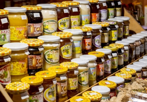 Miód twardy jak skała? Jest na to rozwiązanie