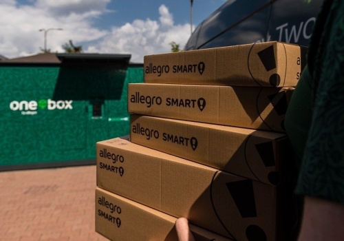 Allegro goni InPost i wprowadza nową funkcję znaną z Paczkomatów