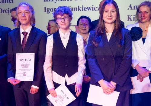 Maturzyści II LO im. Władysława Andersa w Chojnicach pożegnali szkołę