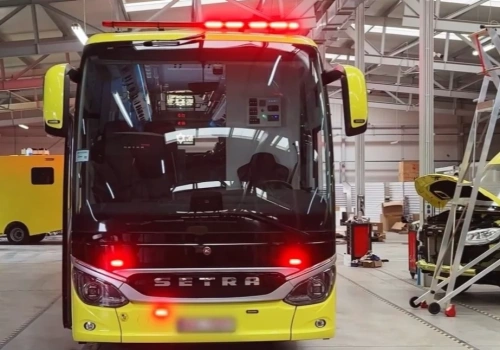 To nie autobus. Tak wygląda nowy ambulans z sześcioma stanowiskami medycznymi