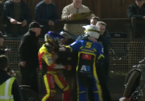 Żużel. Pomylili tor z ringiem! Pickering w roli głównej (WIDEO)