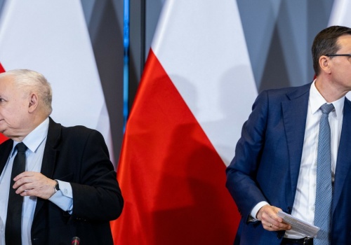 Zrobili sondaż poparcia z partią Morawieckiego. Weszliby do Sejmu bez PiS