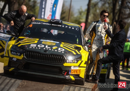 Rajdowcy zaprezentowali się kibicom. Rozpoczynamy walkę, kto zostanie dziś królem Świdnicy?