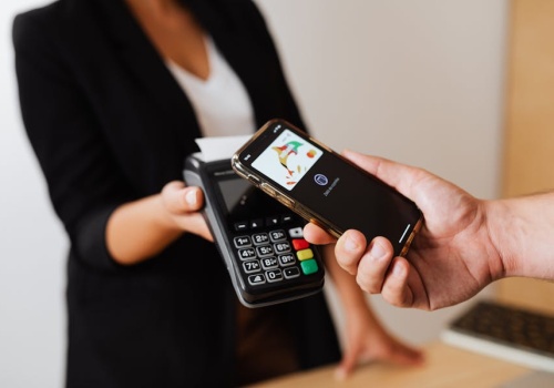 Młodzi Polacy mniej stresują się pieniędzmi niż rówieśnicy z Zachodu