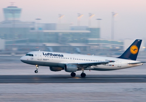 Lufthansa odwołuje 20 tys. lotów. LOT i Orlen są w lepszej sytuacji niż zachodnie koncerny