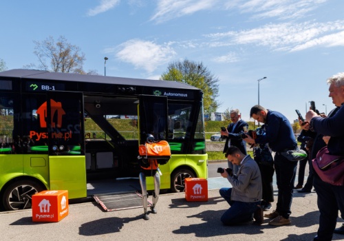 Koniec kurierów? Pyszne.pl testuje autonomiczne dostawy