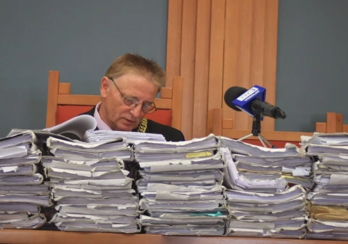 Papugę wsadzą za kraty? Surowy wyrok dla mecenasa Zbigniewa K. z Legnicy