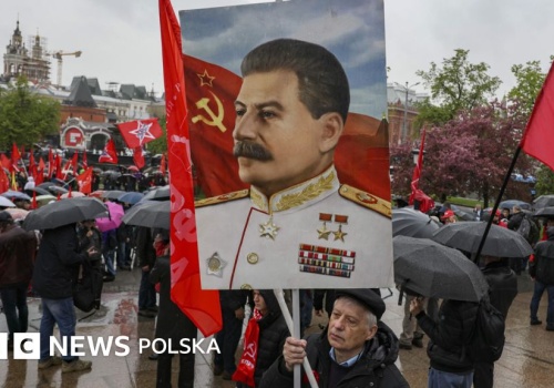 Polska i kraje bałtyckie oskarżają Rosję o próbę wymazania zbrodni Stalina po usunięciu pomnika ofiar