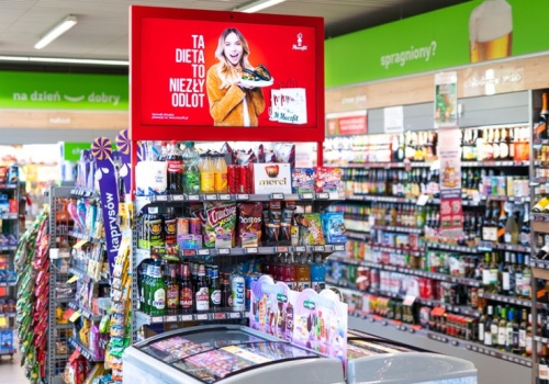 Rozładował ci się telefon na mieście. Żabka ma odpowiedź