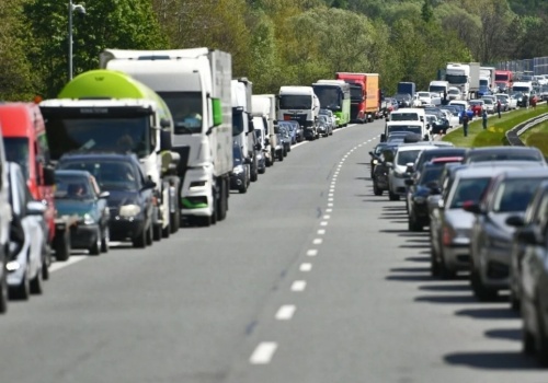 Zrobili korytarz życia, a stracili prawa jazdy. Wszystko przez jeden przepis