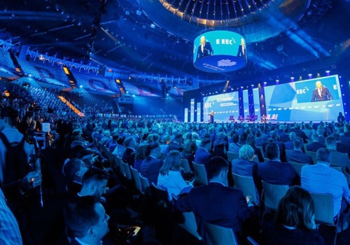 EKG: siła dialogu versus siła sterowanego chaosu