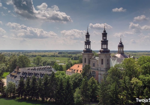 20 000 zł na drzwi kościoła w Lądzie
