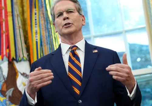 Cios USA w Iran. Władze zamroziły setki milionów dolarów