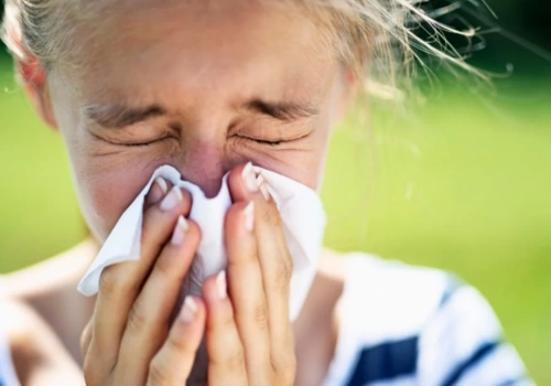 Sezon w pełni, a ekspert uczula: w alergii krzyżowej są objawy, których pacjent nie łączy z alergią