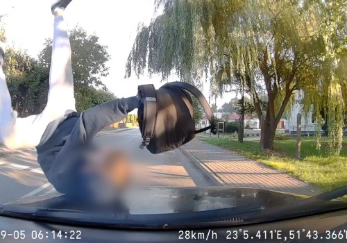 62-latek zmiótł z drogi użytkownika hulajnogi przy RCB w Olsztynie