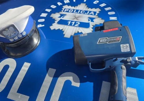 Jechała ponad sto na pięćdziesiątce. Straciła prawo jazdy