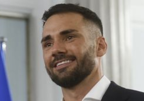 Łukasz Litewka pomagał - i to skutecznie. Na pomoc bezdomnemu zebrał milion złotych w dobę, na dzieci chore na SMA - 7 MILIONÓW