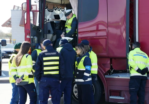 Inspektorzy z 11 krajów kontrolowali ciężarówki w Polsce – akcja przy trasie A2