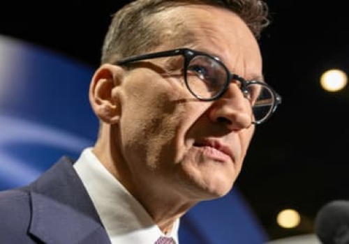 „Drobne pyłki na pięknym arrasie”. Cztery wnioski z awantury o stowarzyszenie Morawieckiego