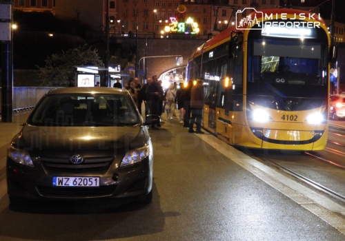 Piesza potrącona przez auto na przystanku Stare Miasto. Trafiła do szpitala w stanie krytycznym
