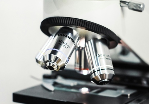 Naukowcy na tropie poważnych chorób. Odkrywanie sekretów białek