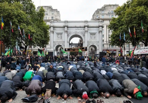 Nielegalne reklamy „tylko dla muzułmanów”, władze – selektywnie krótkowzroczne