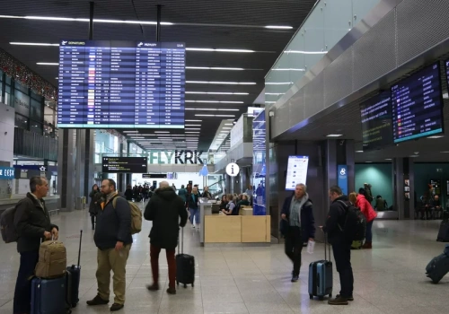 Włoska rodzina miała lecieć do Krakowa. Trafili setki kilometrów dalej