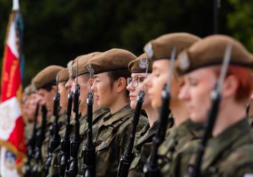 Obowiązkowa służba wojskowa także dla kobiet. Nie chcesz iść? Miej dzieci