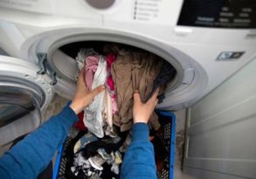 Pierzesz te plamy w gorącej wodzie? To duży błąd