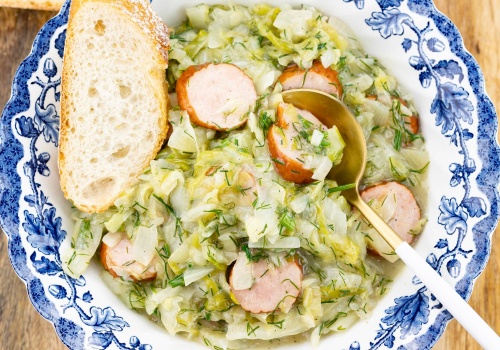 Młoda kapusta z kiełbasą