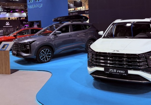 JAC zaprezentował w Poznaniu dwie nowości. To E30X i RF8