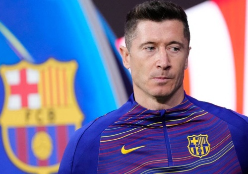 Barcelona znowu bez Lewandowskiego? Trudne decyzje Flicka