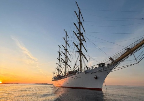 Dar Młodzieży dopłynął do pierwszego portu na trasie do Stanów Zjednoczonych