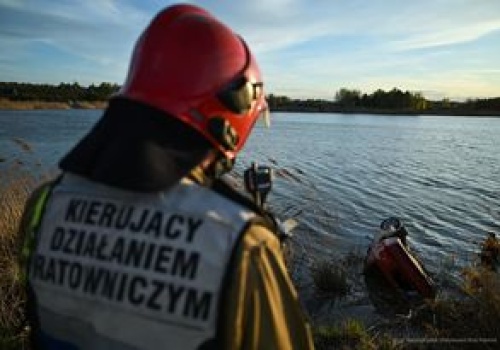 Auto wpadło do zbiornika w żwirowni. Odtworzyli sekundy przed tragedią