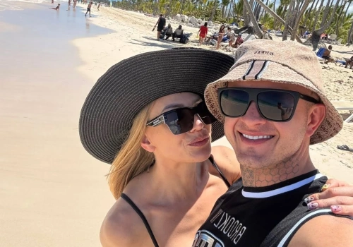 Odważny kadr z plaży! Dawid Narożny i jego żona wywołali dyskusję