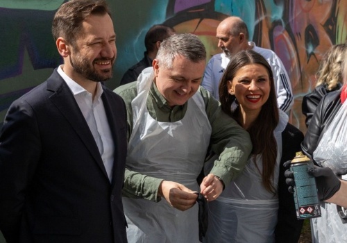 Wielkie zmywanie grafiti w Krakowie. W akcji udział wziął prezydent Aleksander Miszalski