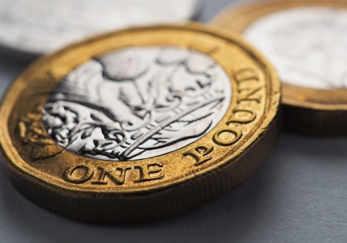 Zmiana terminów wypłat zasiłków i emerytur w maju przez Bank Holidays