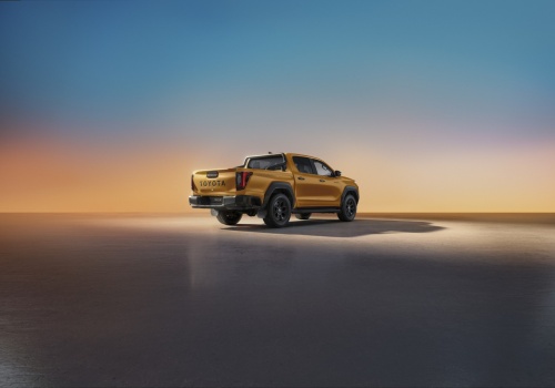 Sprawdzam cennik zelektryfikowanej Toyoty Hilux i zastanawiam się, co z jej legendarną trwałością