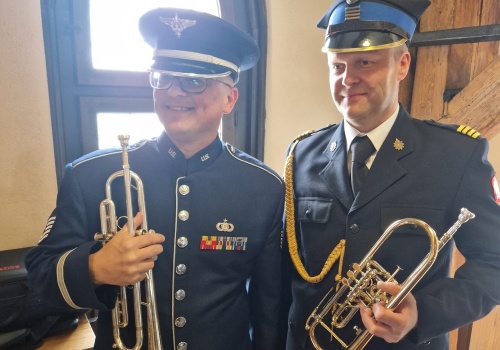 Amerykański żołnierz zagrał hejnał z wieży Mariackiej (Galeria)