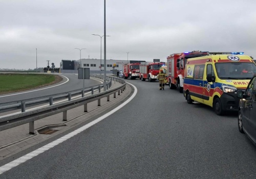 Groźny wypadek w Latkowie. Samochód w czwórką dzieci zjechał do rowu
