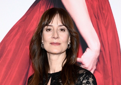 Wieczorowa suknia dla kobiet 50+. Ostaszewska wyglądała w niej zjawiskowo