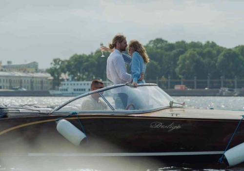 Drogi samochód zamiast bliskości. To lęk napędza wyścig po status