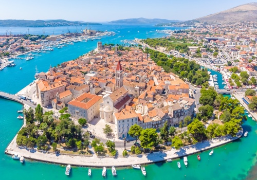 Wakacyjny romans nad Adriatykiem ☀️🌊 Loty i 4* hotel w Chorwacji za 999 PLN 🏛️😍