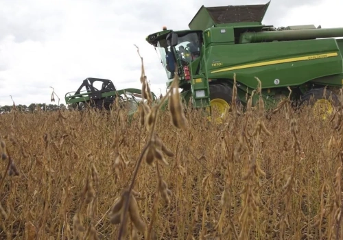 Sprzedaż kombajnu po zakończonej działalności – czy trzeba naliczyć VAT?