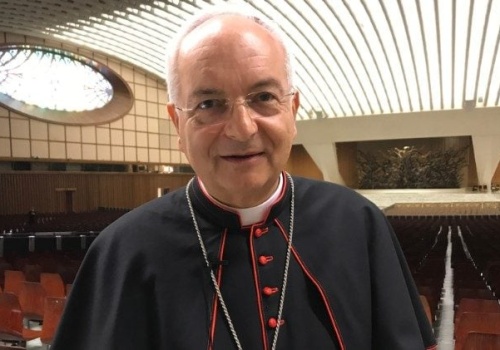 Kard. Piacenza: kapłan ma budować mosty między tradycją Kościoła a nowymi pytaniami