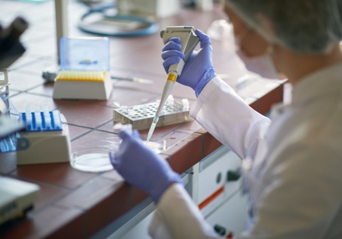 Biotechnologia przyciąga młodych. Uczelnie kuszą karierą i pieniędzmi