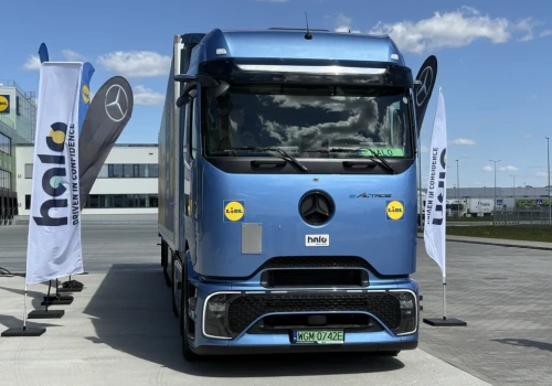 Lidl Polska rozbudowuje flotę e-ciężarówek. Mercedes eActros 600 już jeździ po Warszawie